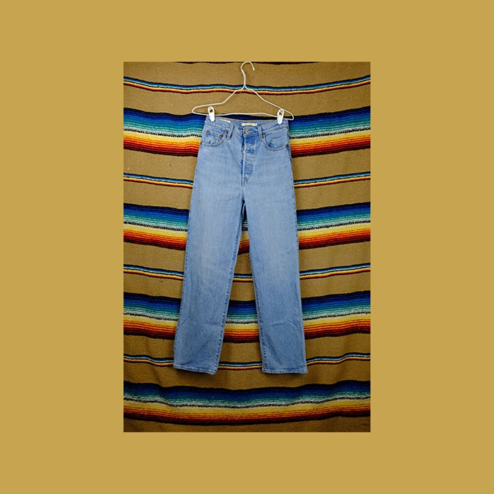 Womens Levis rib cage straight leg jean size 26